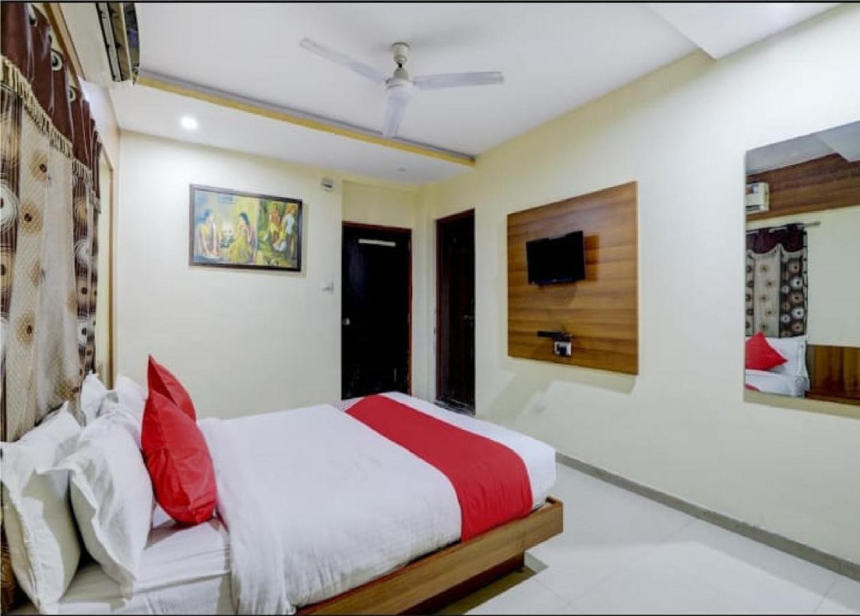 Hotel Krishna Palace Ahmedabad Buitenkant foto