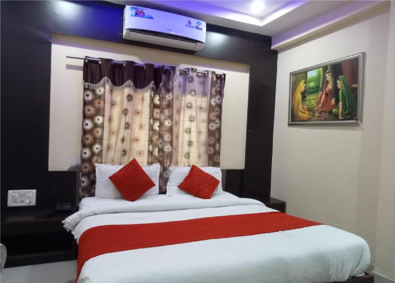 Hotel Krishna Palace Ahmedabad Buitenkant foto