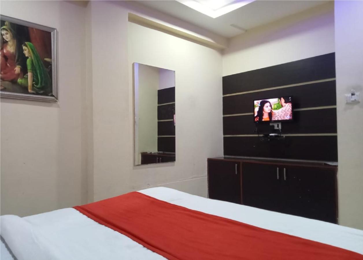 Hotel Krishna Palace Ahmedabad Buitenkant foto