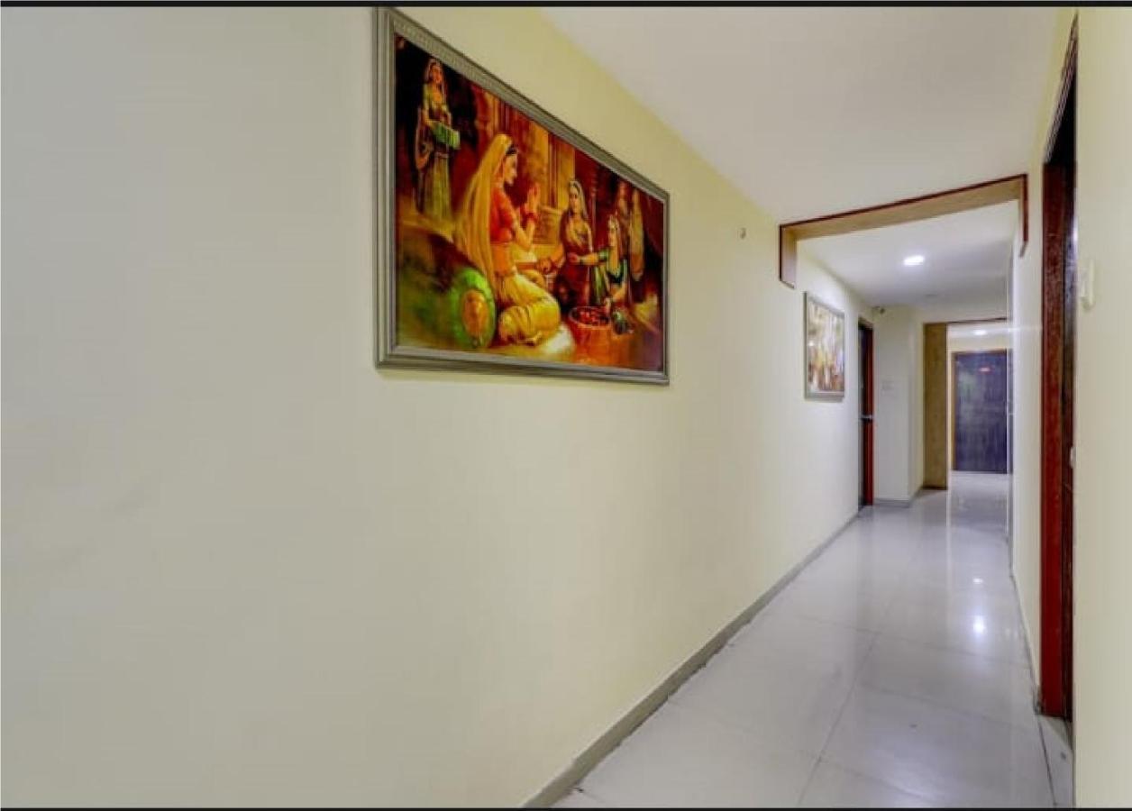 Hotel Krishna Palace Ahmedabad Buitenkant foto