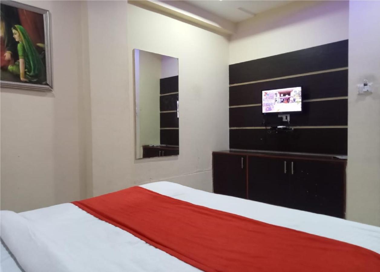 Hotel Krishna Palace Ahmedabad Buitenkant foto