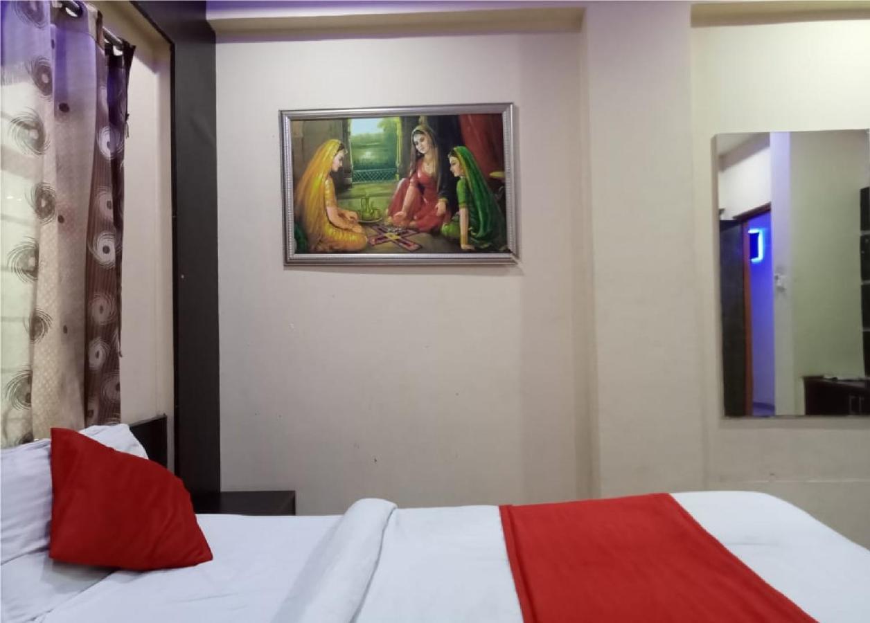 Hotel Krishna Palace Ahmedabad Buitenkant foto