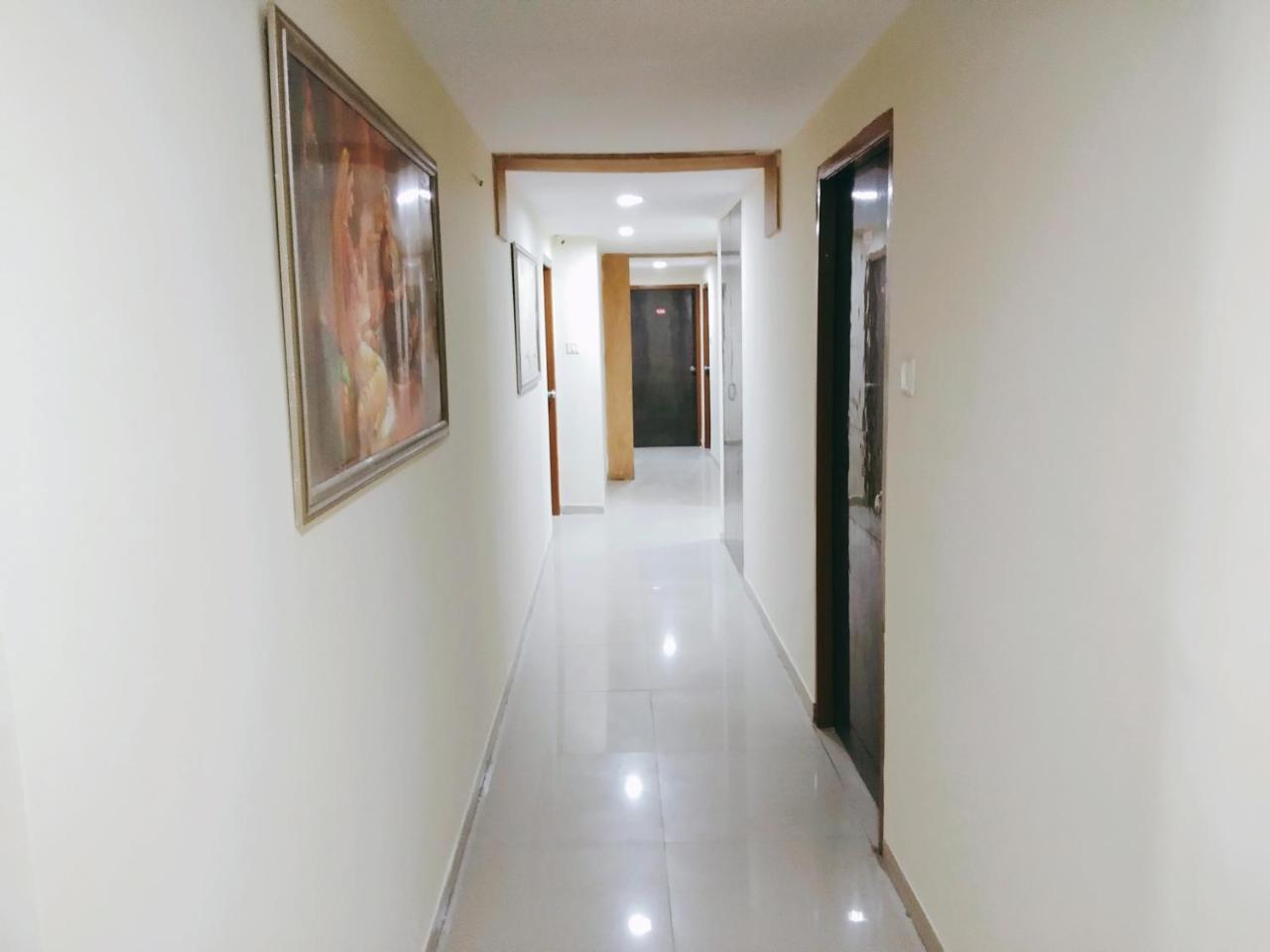 Hotel Krishna Palace Ahmedabad Buitenkant foto