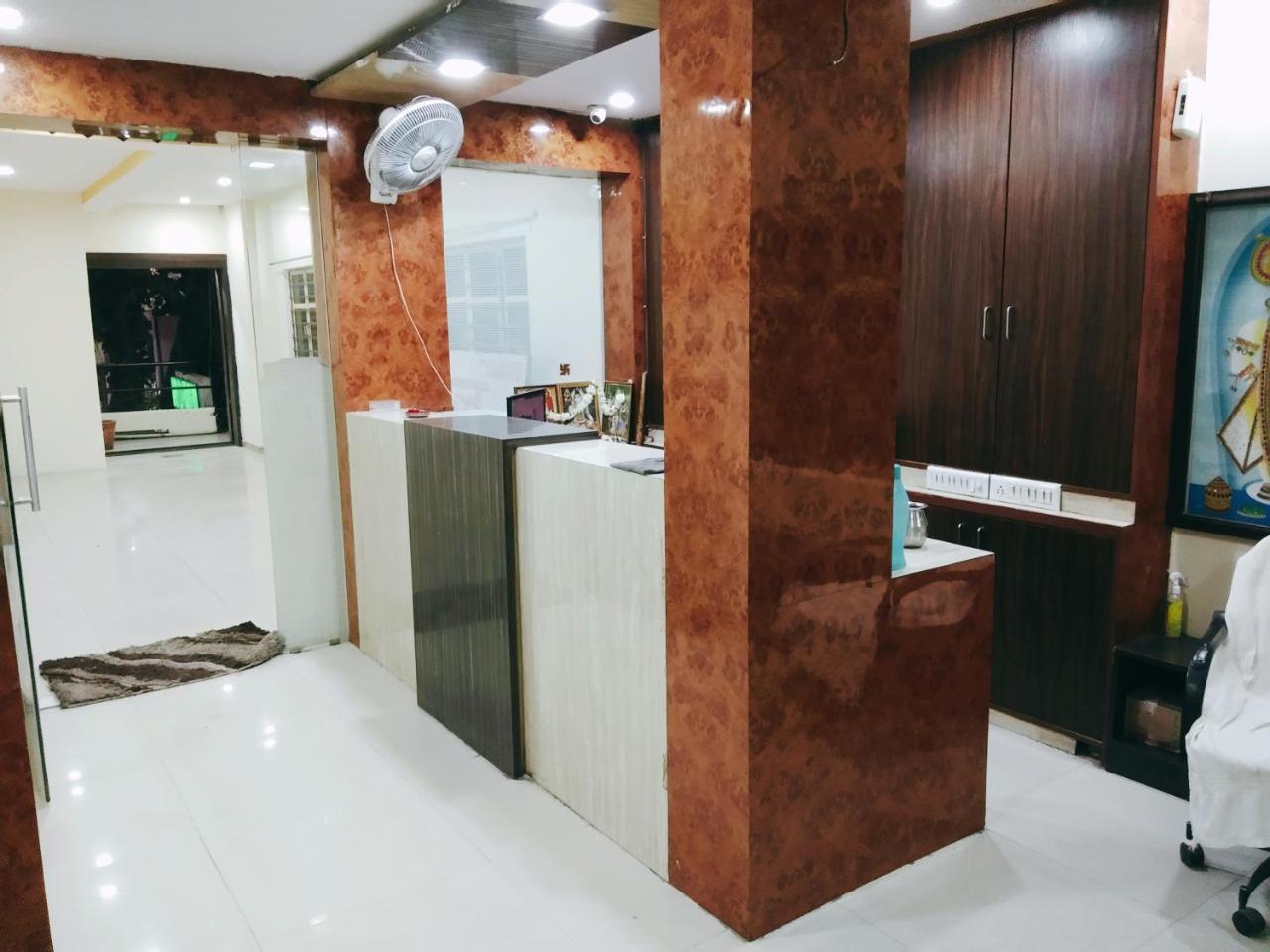 Hotel Krishna Palace Ahmedabad Buitenkant foto